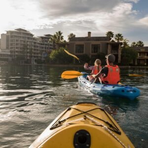 Day Kayaking in Battery Park Victoria and Alfred Waterfront